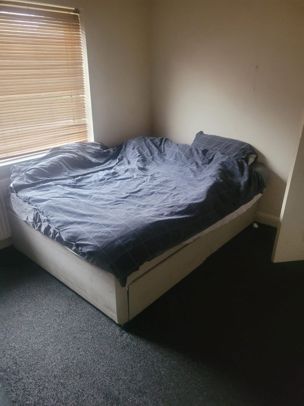 Room Old Park Road in Coseley