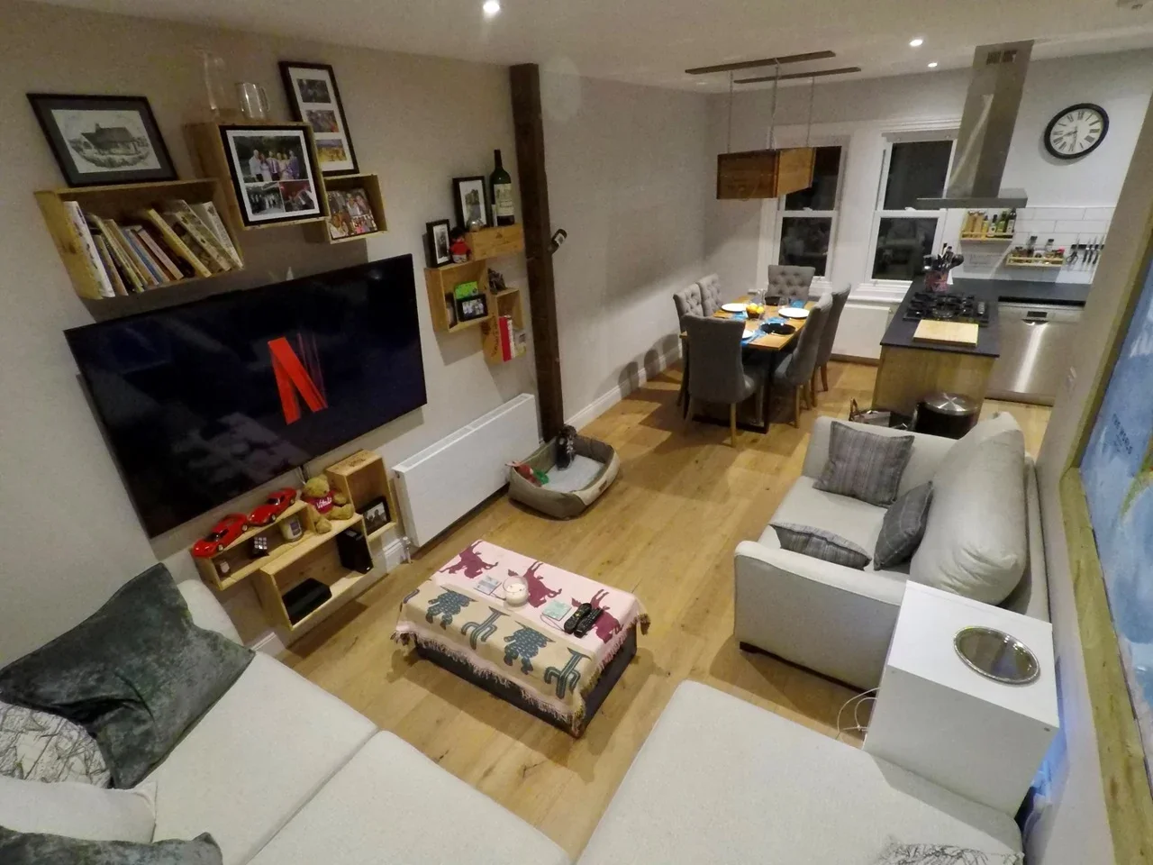 Flat Connaught Road in Greater London