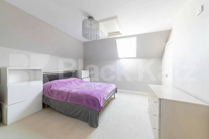 Flat Iverson Road in Greater London