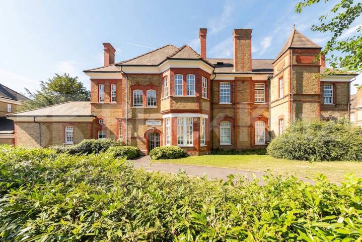 Flat Iverson Road in Greater London
