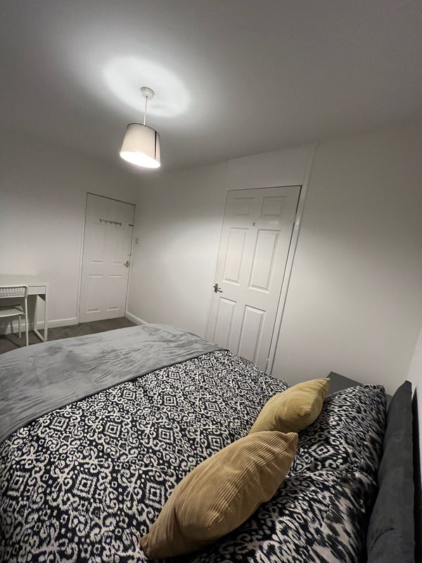 Room Hollyfaste Road in Birmingham