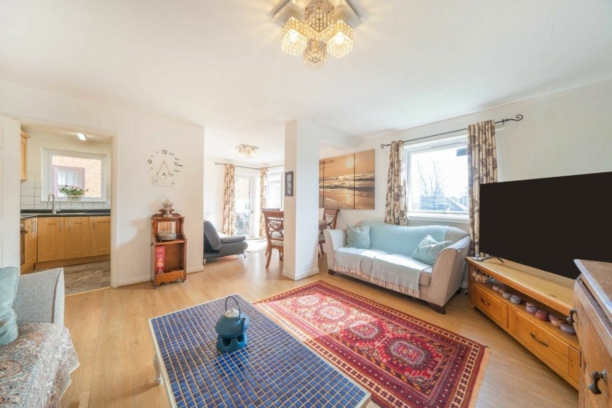 Flat Friern Park in Greater London