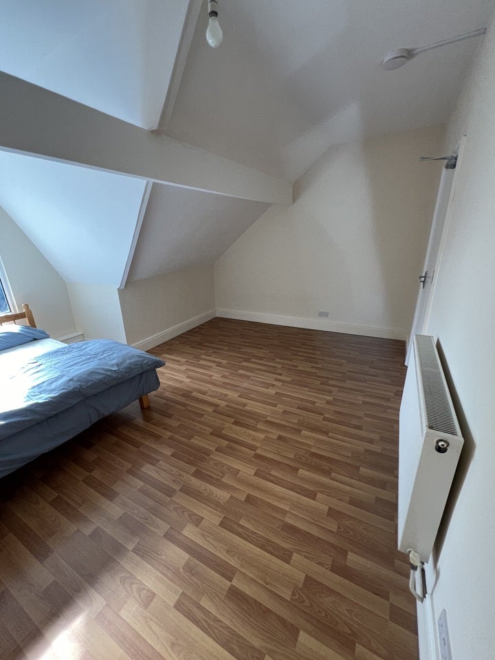 Room Hallewell Road in Birmingham