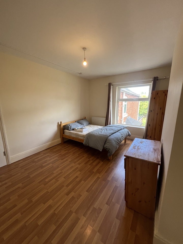 Room Hallewell Road in Birmingham