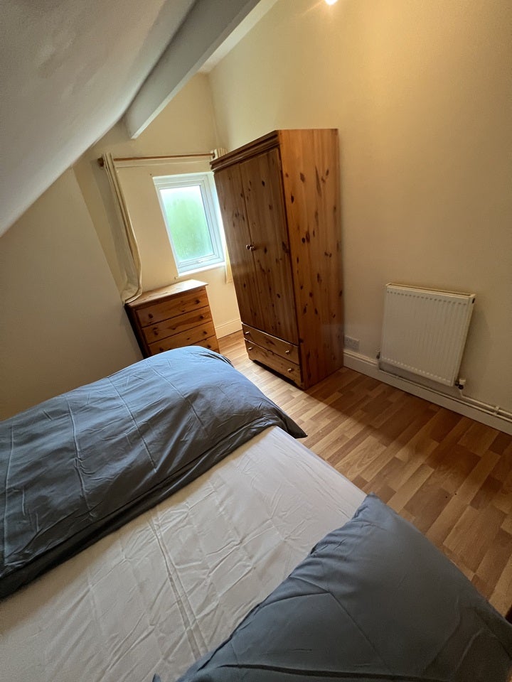 Room Hallewell Road in Birmingham