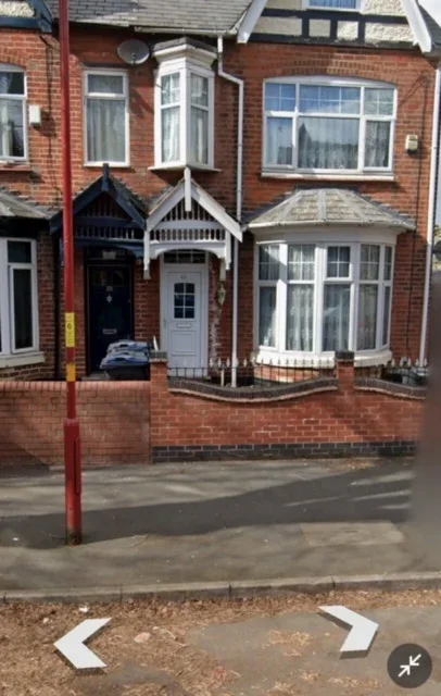 Room Hallewell Road in Birmingham