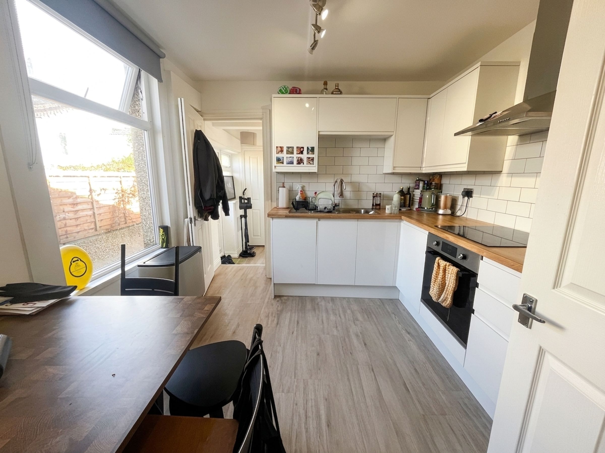 Flat Chessel Street in Bristol