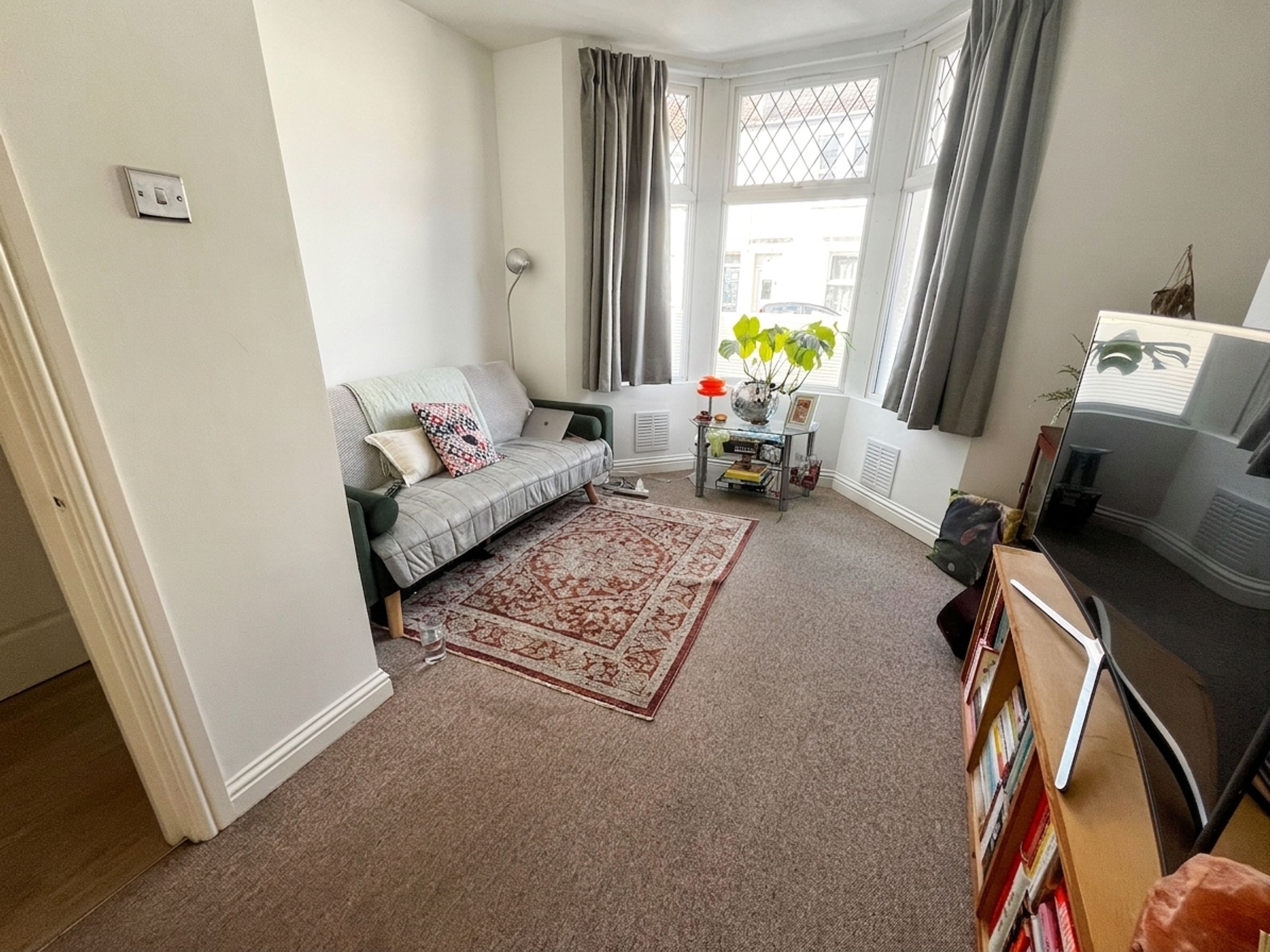 Flat Chessel Street in Bristol