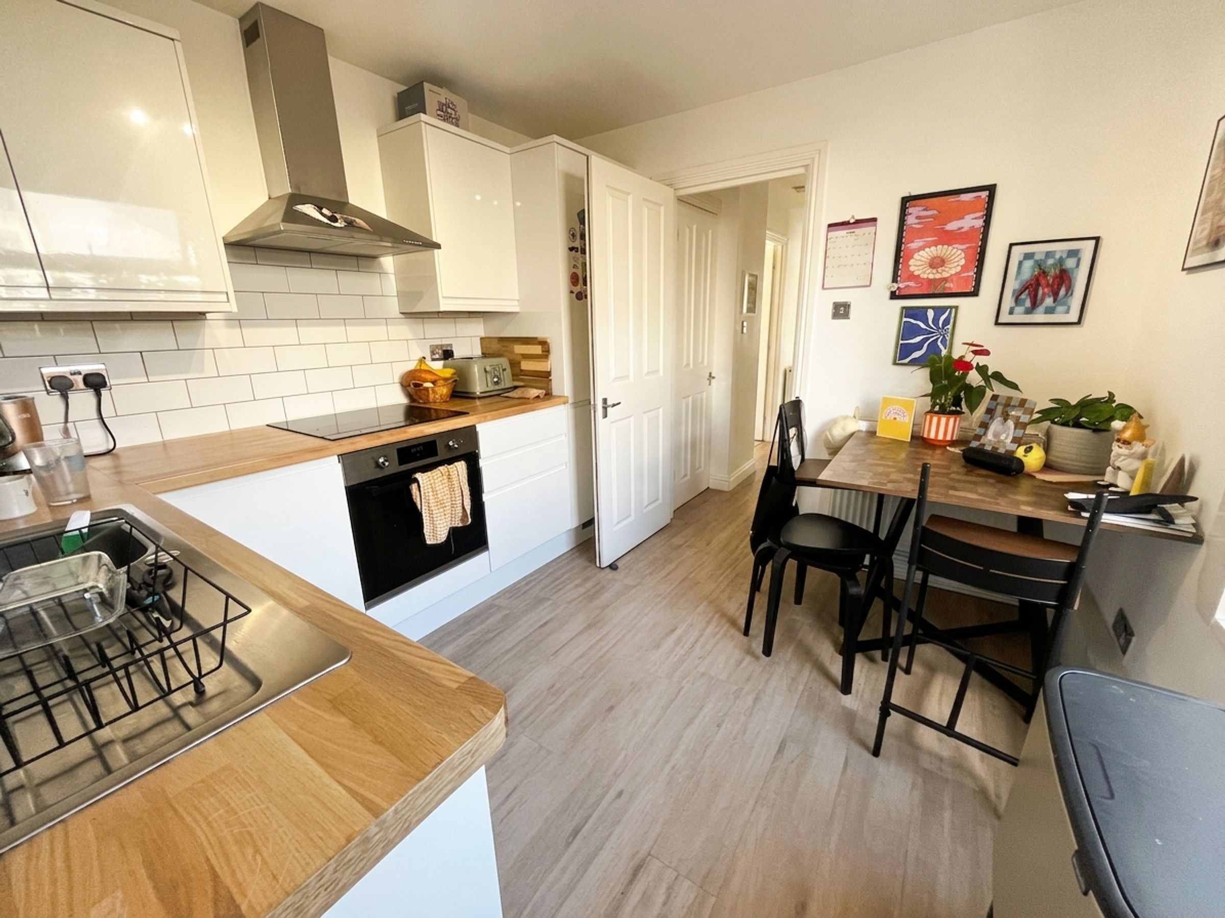 Flat Chessel Street in Bristol