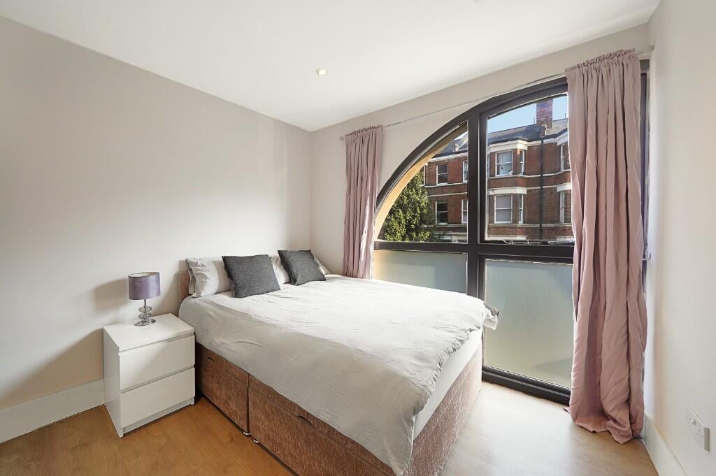 Flat Lithos Road in Greater London