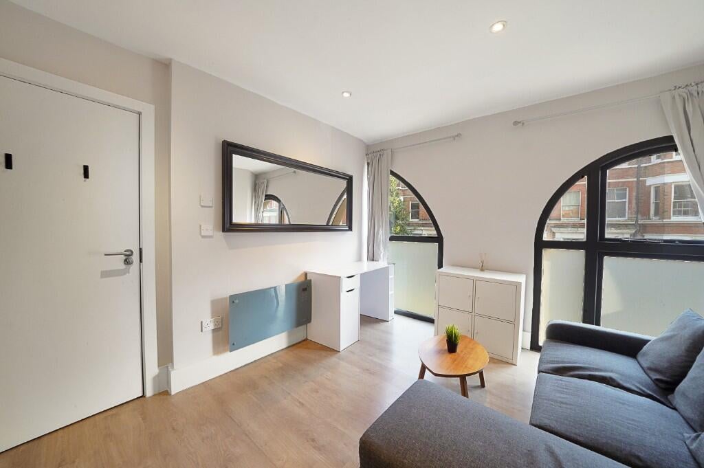 Flat Lithos Road in Greater London
