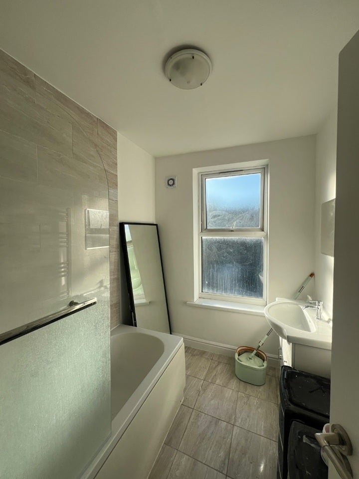 Flat Lordship Lane in Greater London