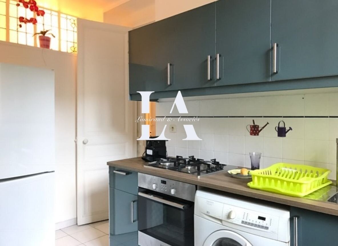 Flat Rue de l'Étoile in Paris