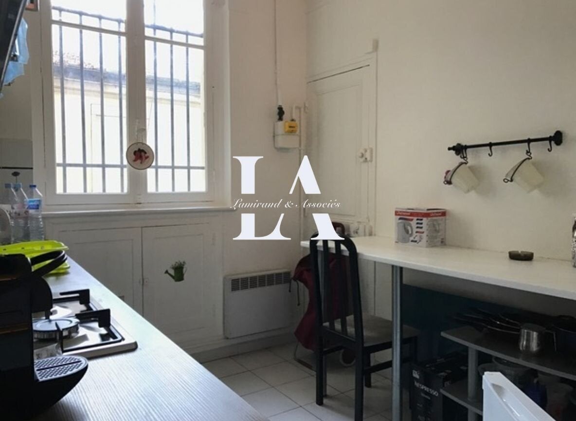 Flat Rue de l'Étoile in Paris