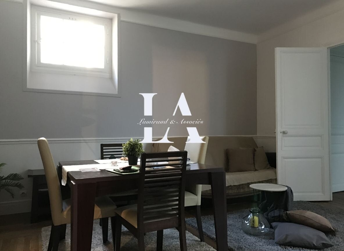 Flat Rue de l'Étoile in Paris
