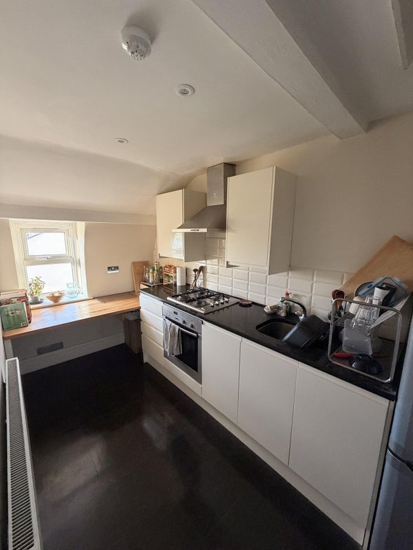 Flat Clifton Park Road in Bristol