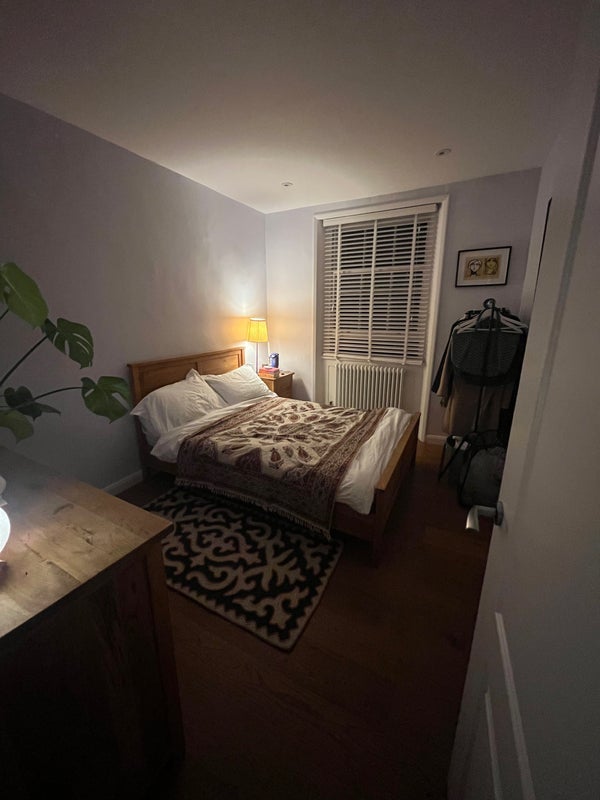 Room Cleveland Street in Greater London