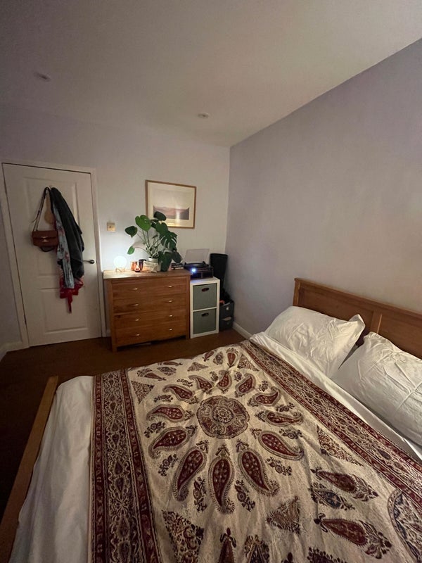 Room Cleveland Street in Greater London