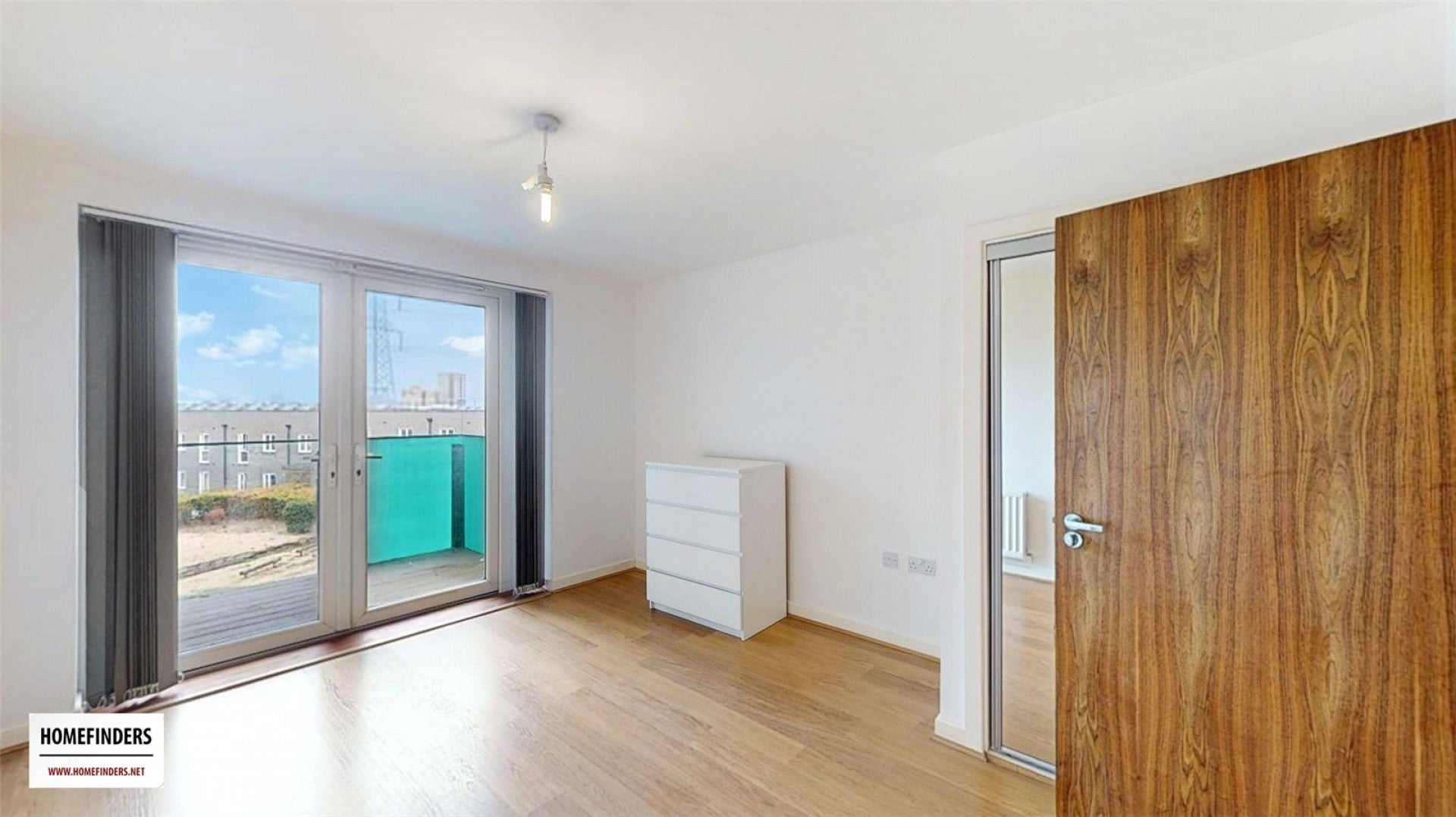 Flat Minter Road in Greater London