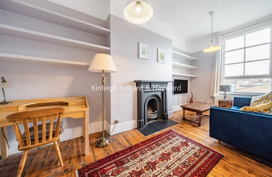 Flat Melbourne Court in Greater London
