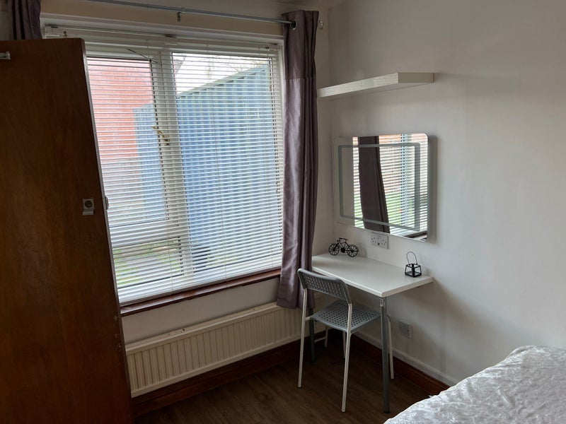 Room Bembridge Close in Manchester