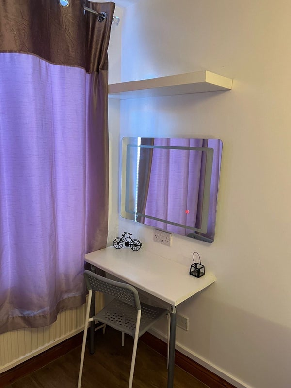 Room Bembridge Close in Manchester
