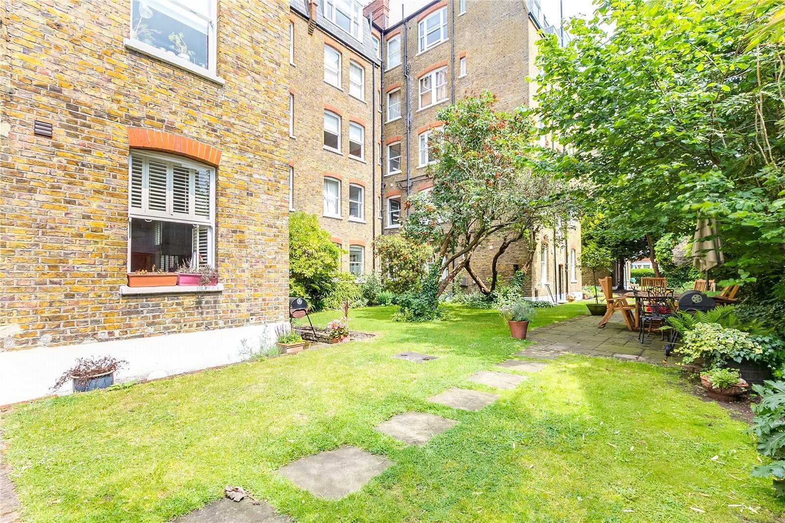 Flat Castelnau in Greater London