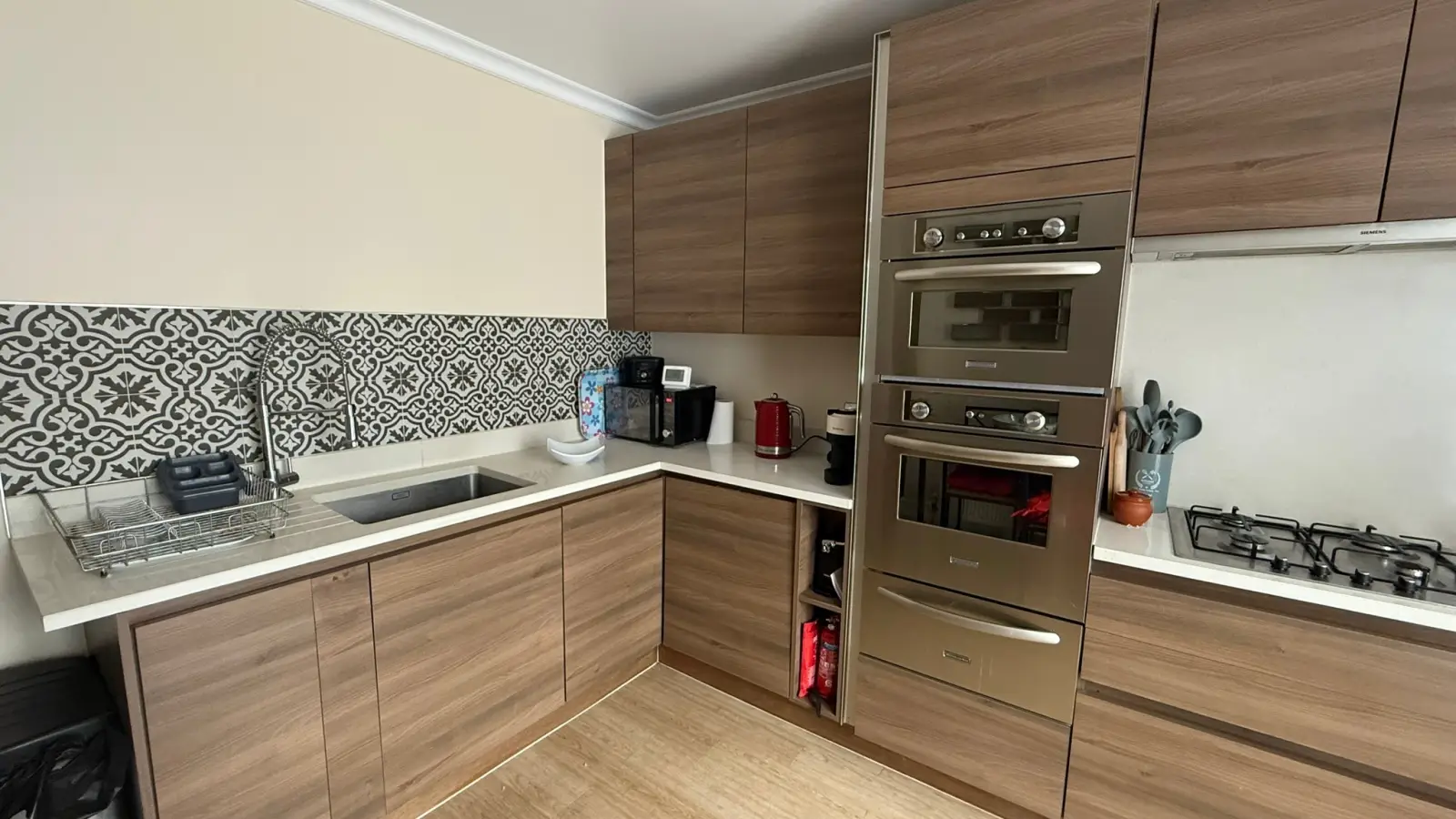 Flat Gowrie Road in Greater London