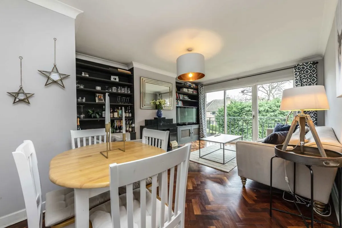 Flat Shaef Way in Greater London