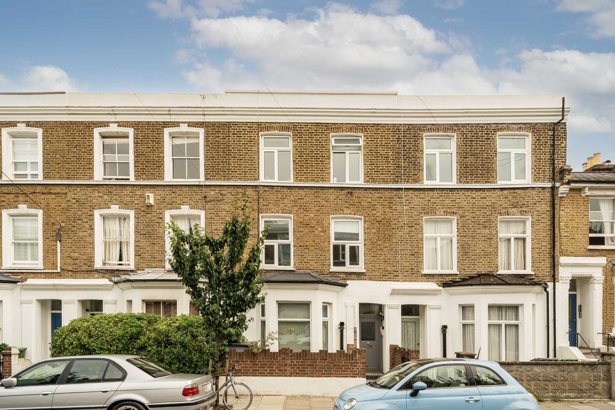 Flat Brackenbury Road in Greater London