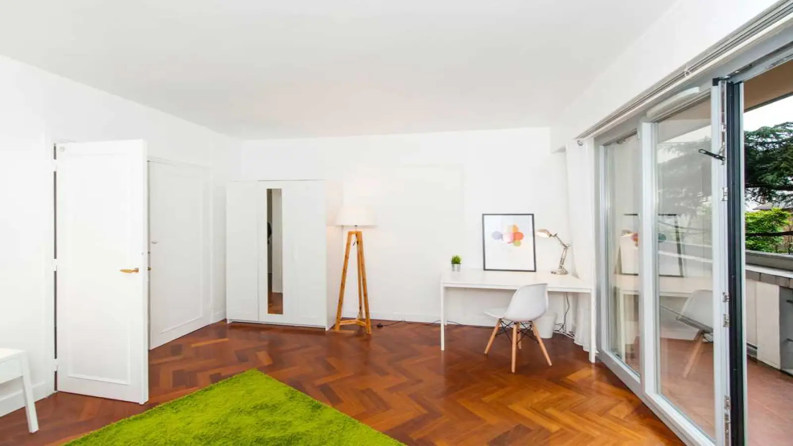 Room Rue Guersant in Paris