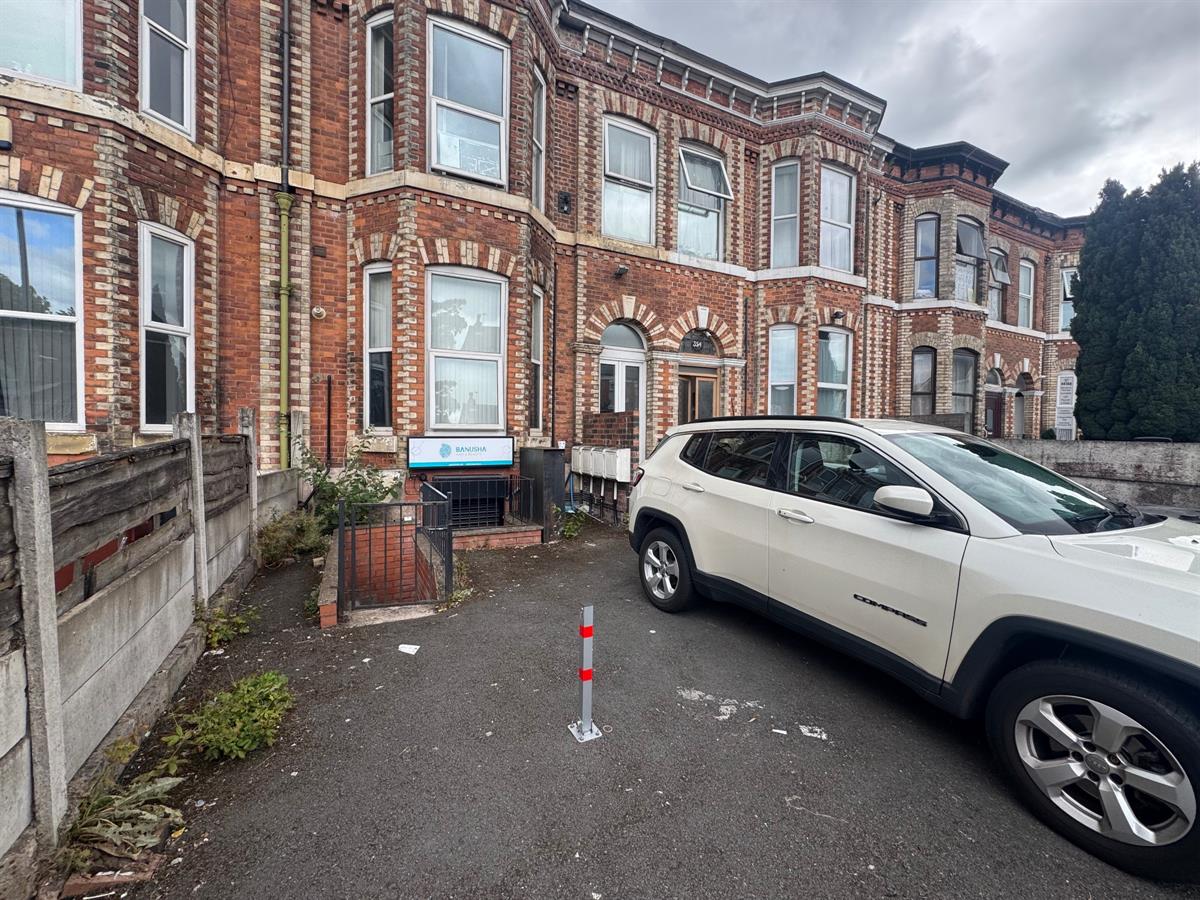 Flat Beresford Road in Manchester