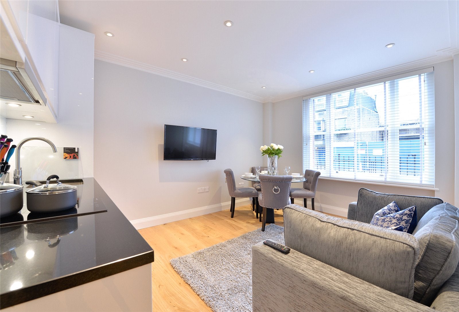 Flat Hill Street in City of Westminster
