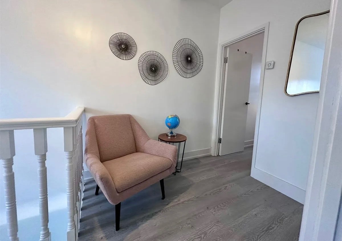 Flat Carlingford Road in Greater London