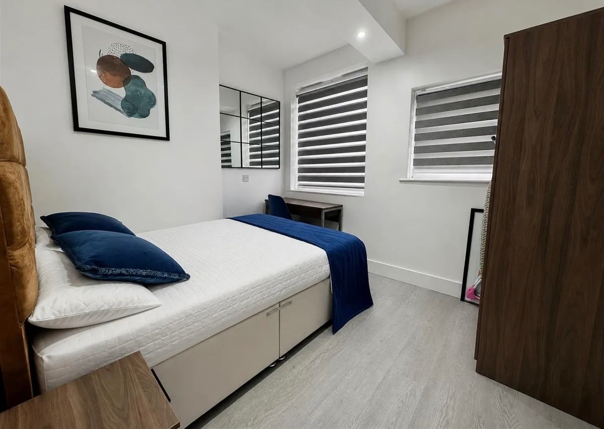 Flat Carlingford Road in Greater London
