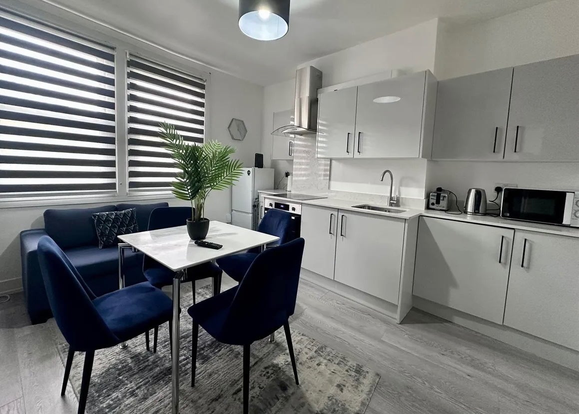 Flat Carlingford Road in Greater London