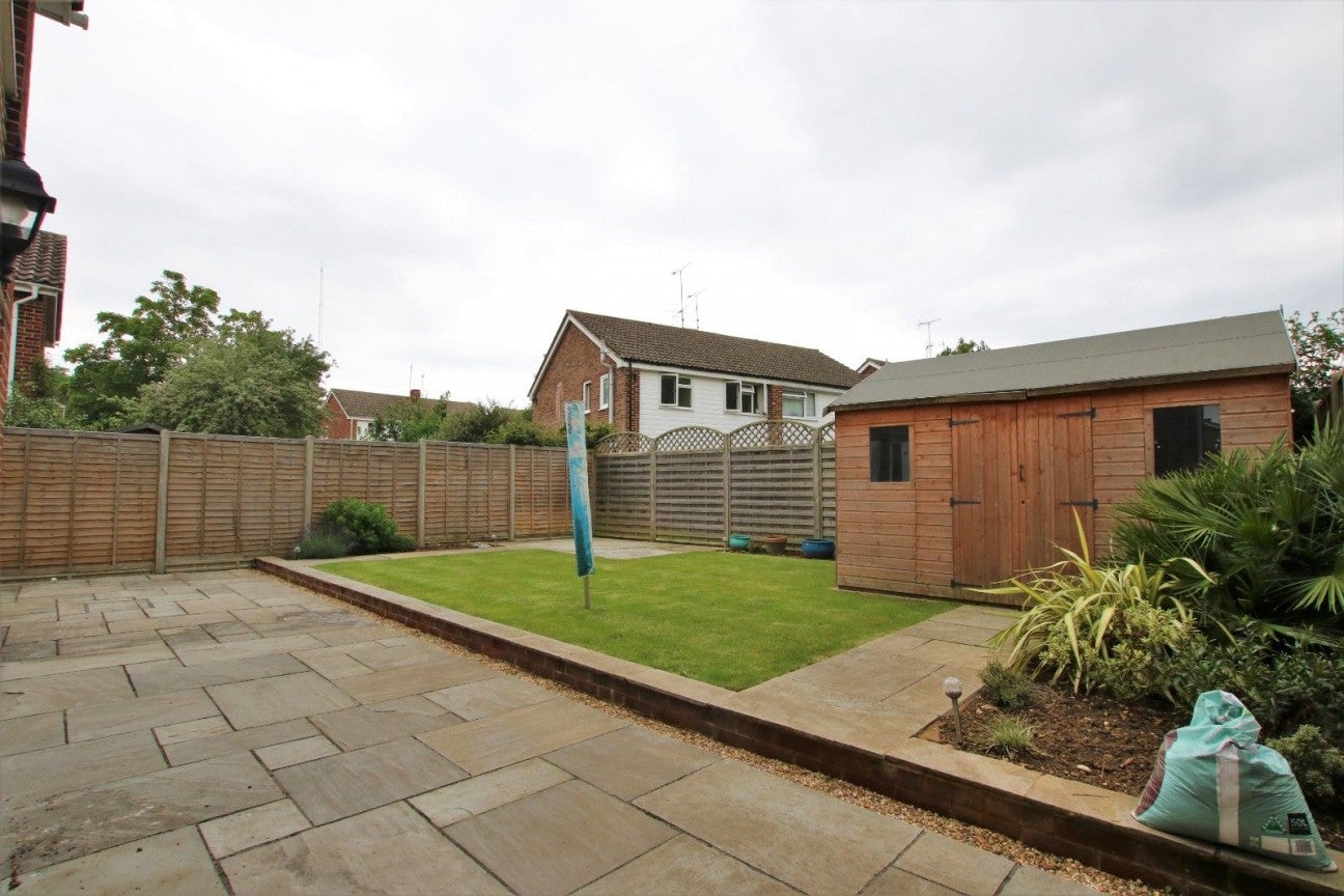 House Meadow Road in Wokingham