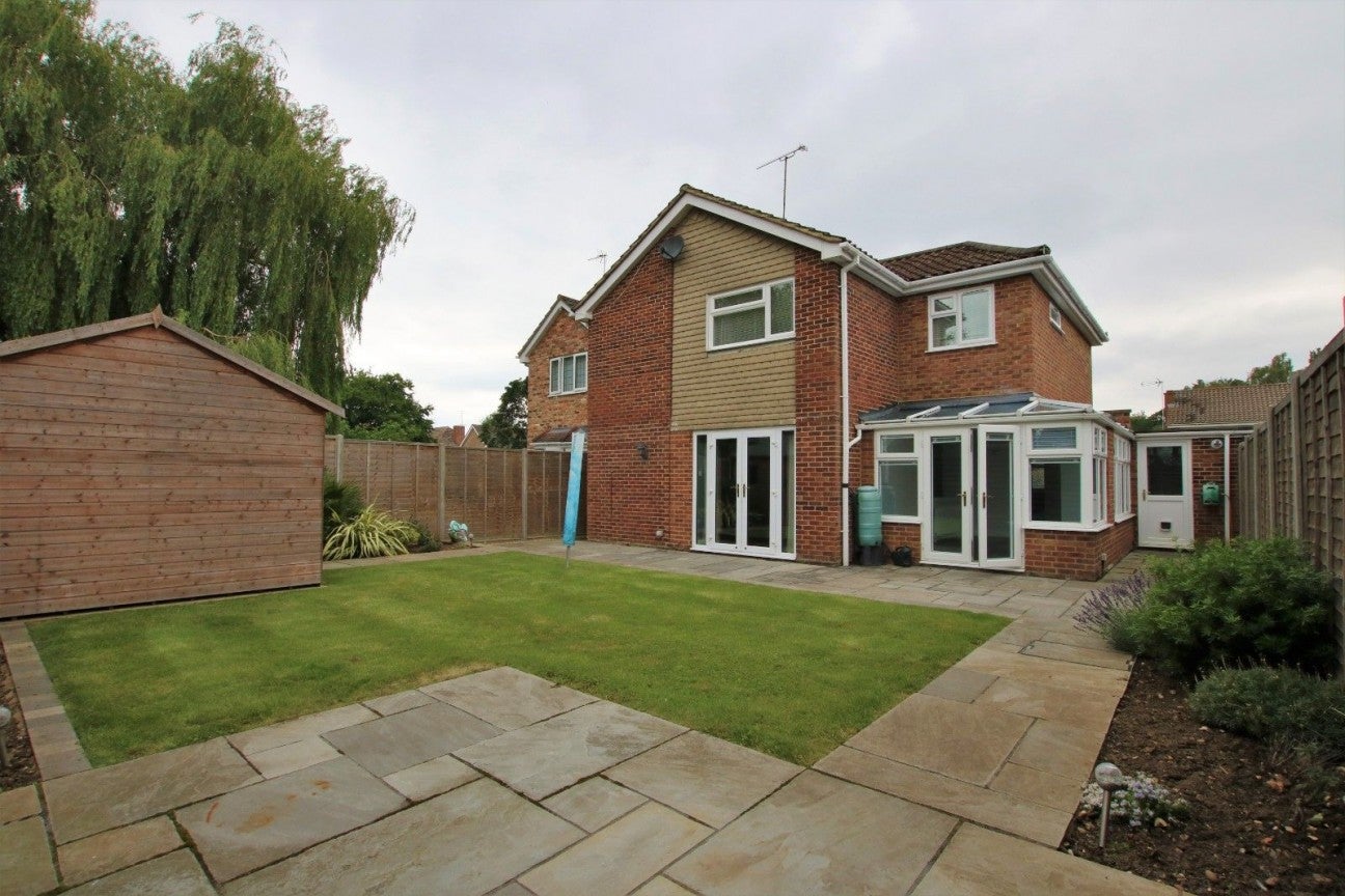 House Meadow Road in Wokingham