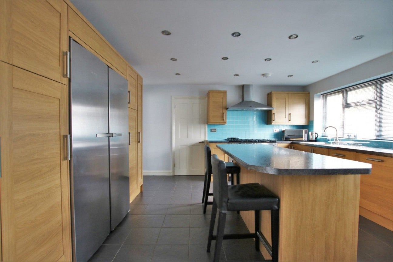 House Meadow Road in Wokingham