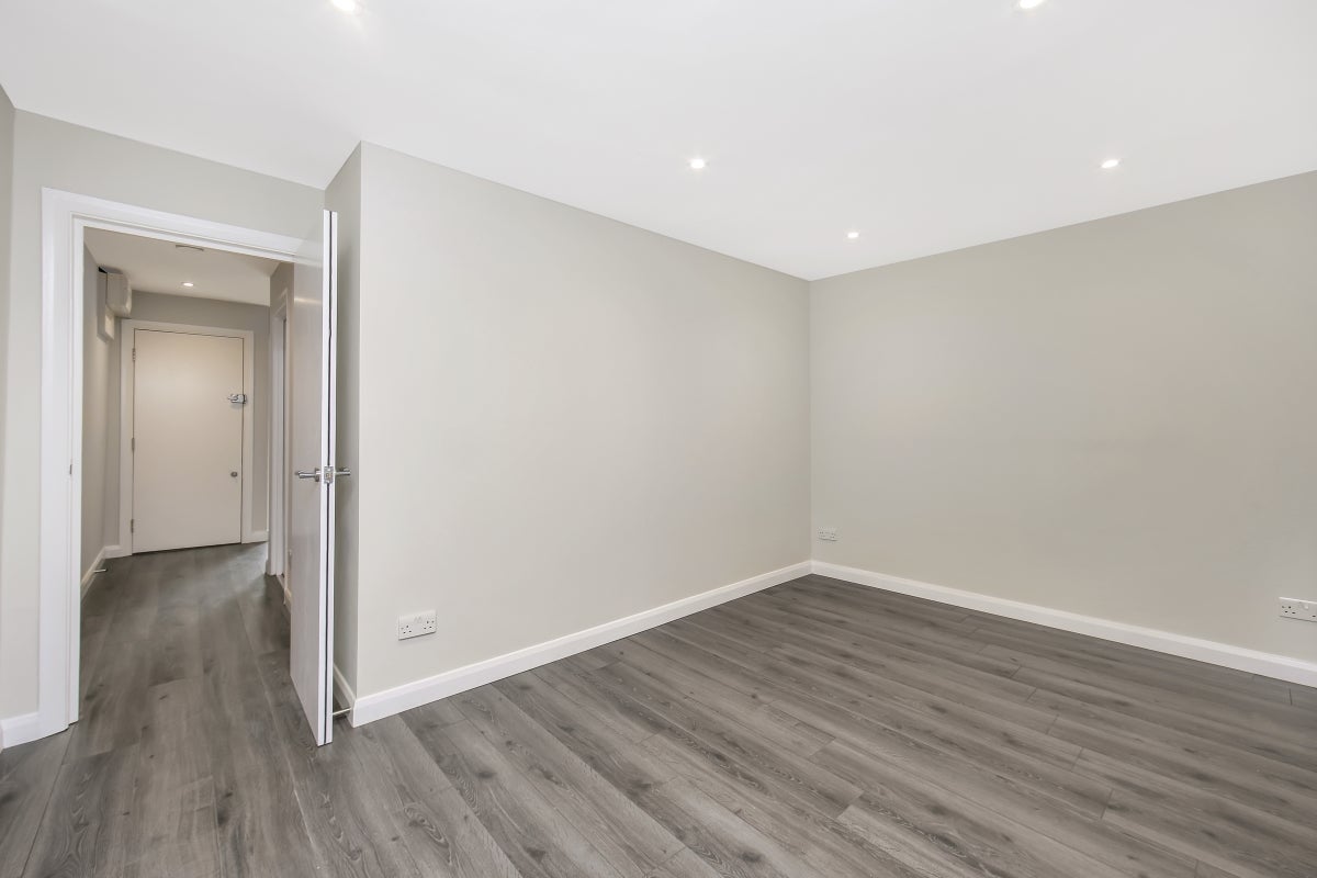 Flat Moriatry Close in Greater London