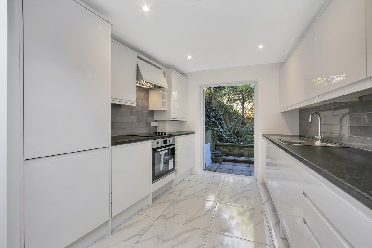 Flat Moriatry Close in Greater London