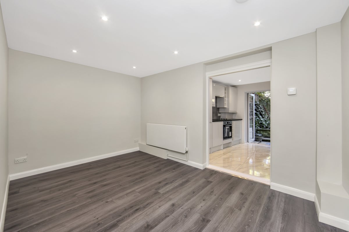 Flat Moriatry Close in Greater London