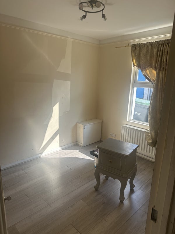Room Lambeth Road in Greater London