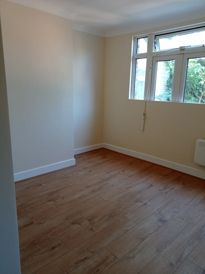 Flat Peterborough Road in Greater London