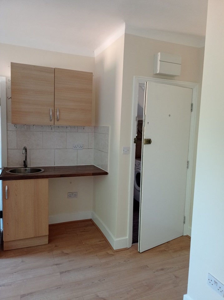 Flat Peterborough Road in Greater London