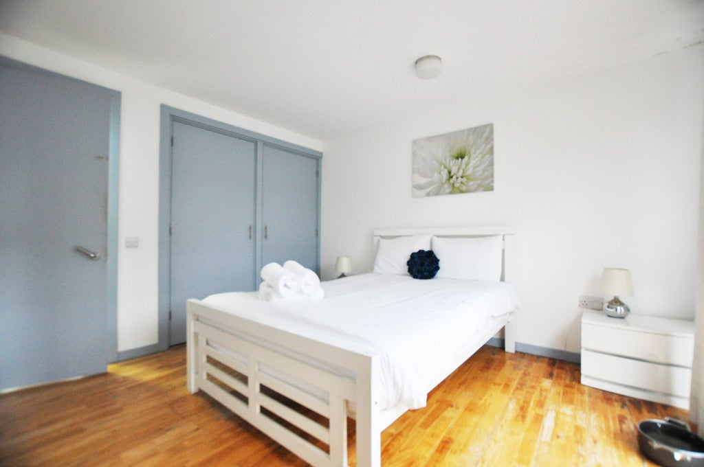 Flat Saint Matthew's Row in Greater London
