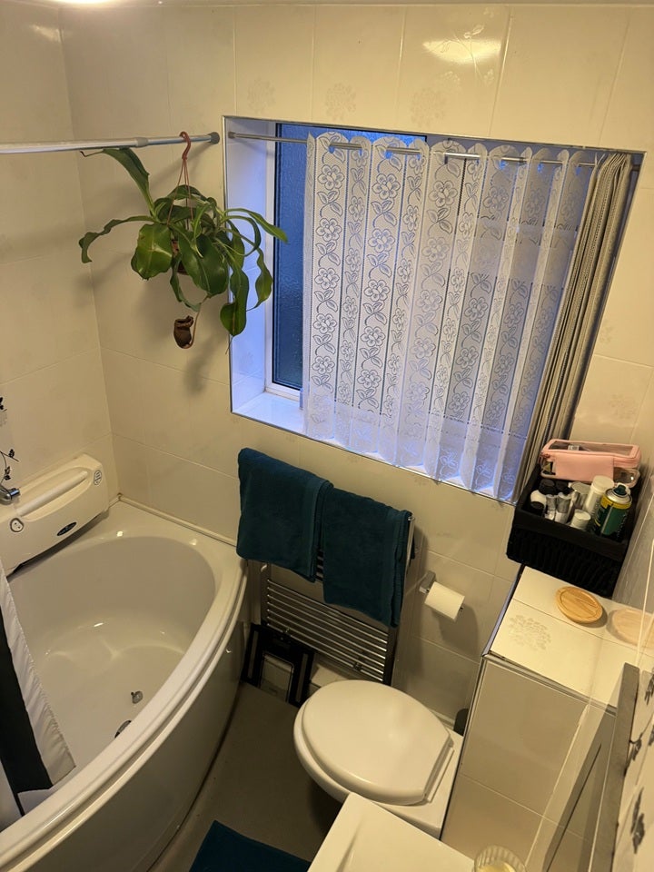 Room Parklands Close in Leeds
