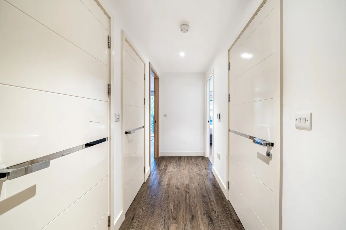 Flat Lady Dock Walk in Greater London