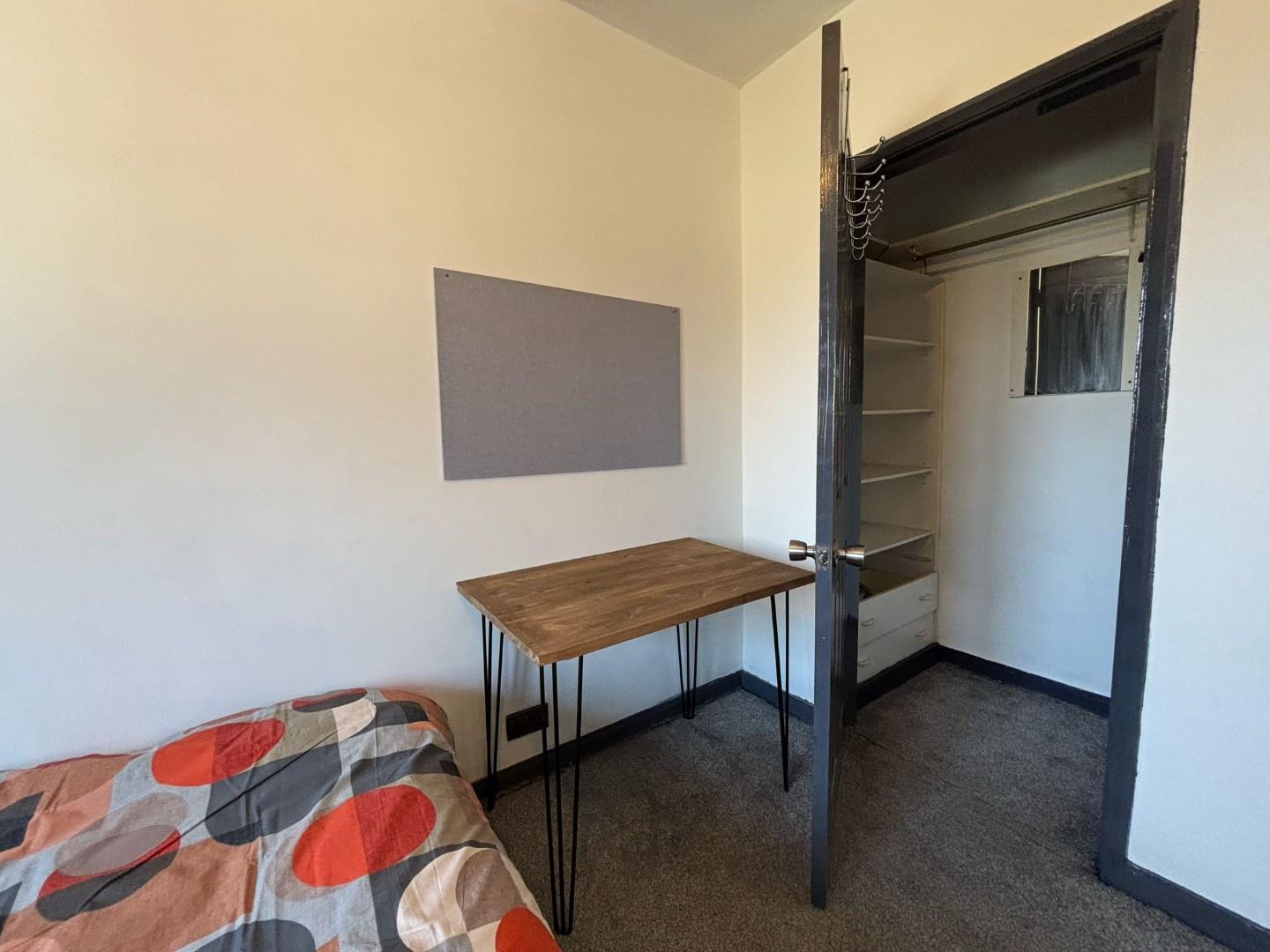 Room Ainsworth Road in Radcliffe
