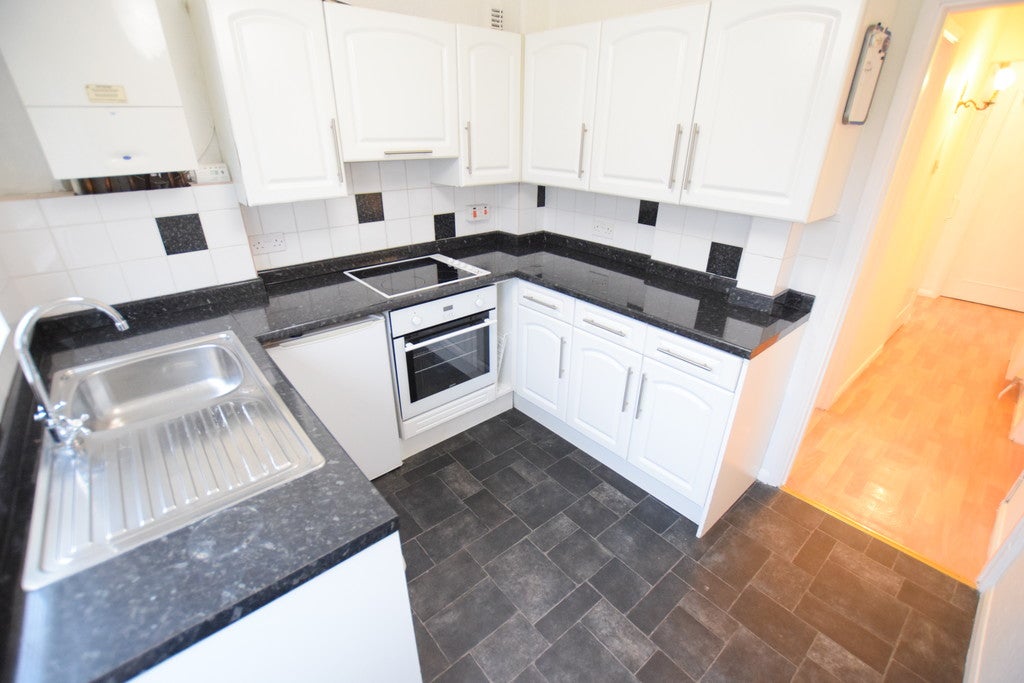 Flat Ashton Gardens in Greater London